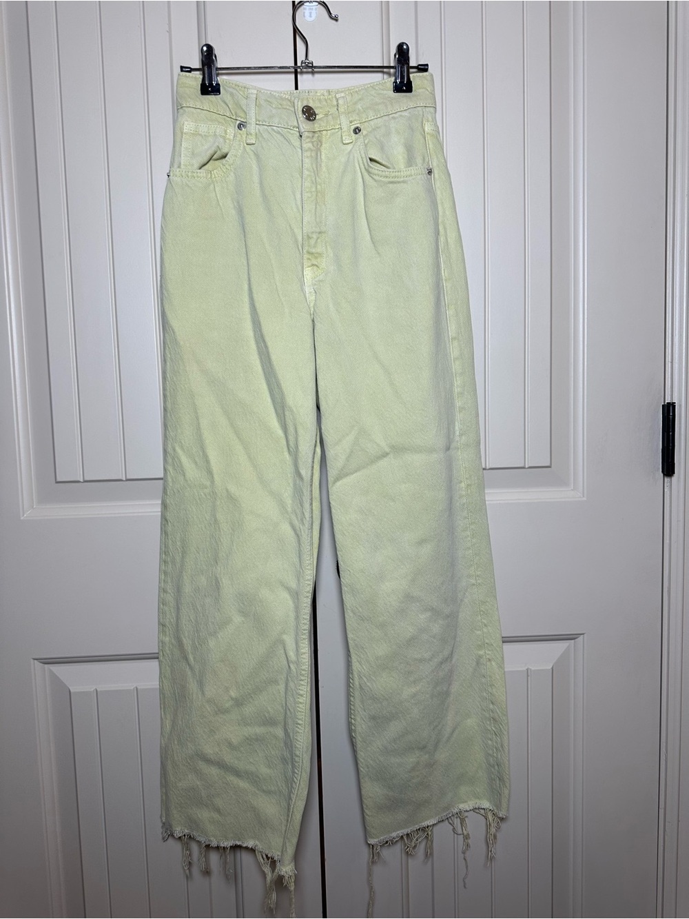 Zara Women’s Size 0 High-Waisted Frayed Hem Wide Leg Jeans Light Green Ankle
